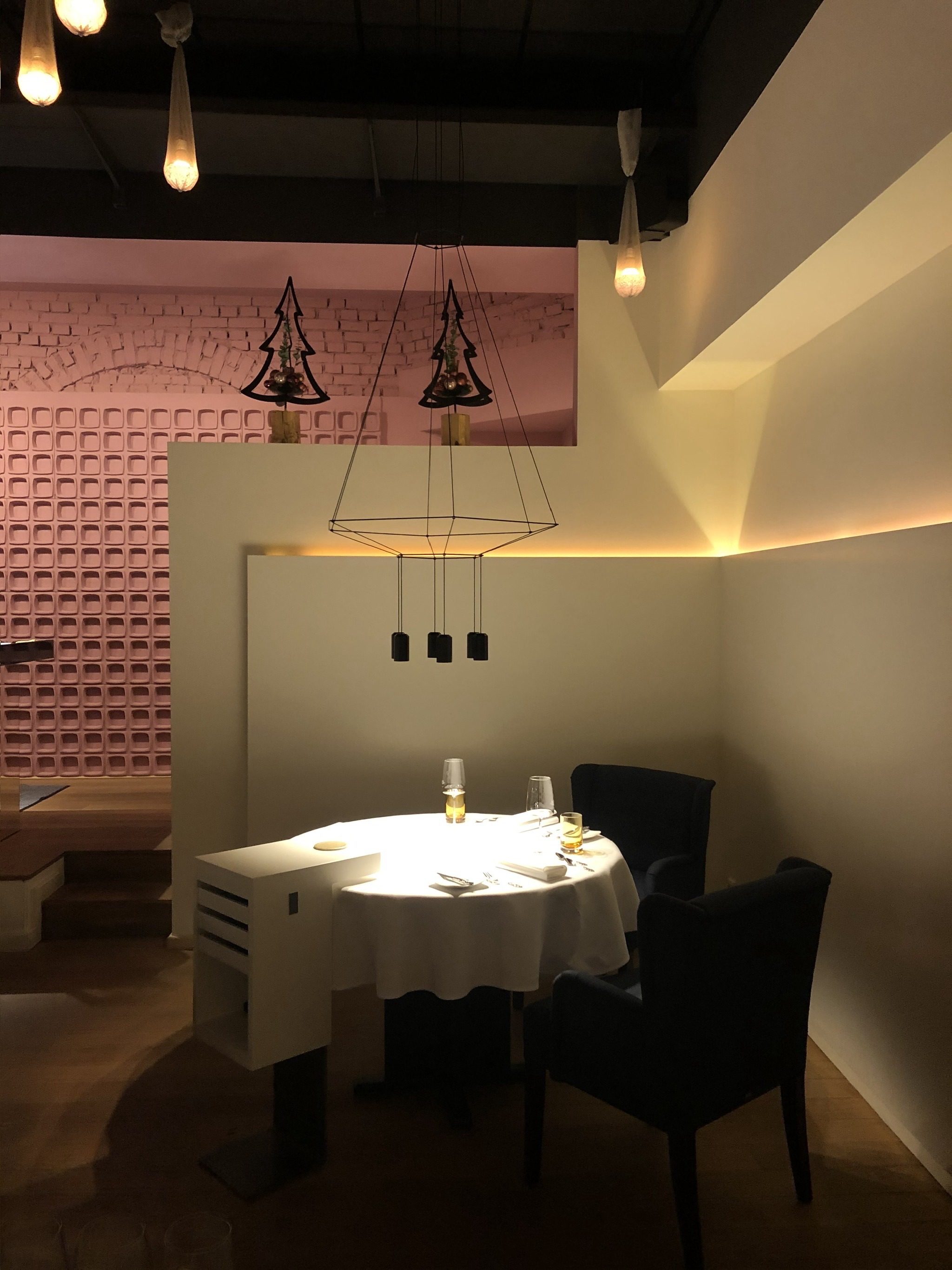 Restaurant after — corner table with pendant