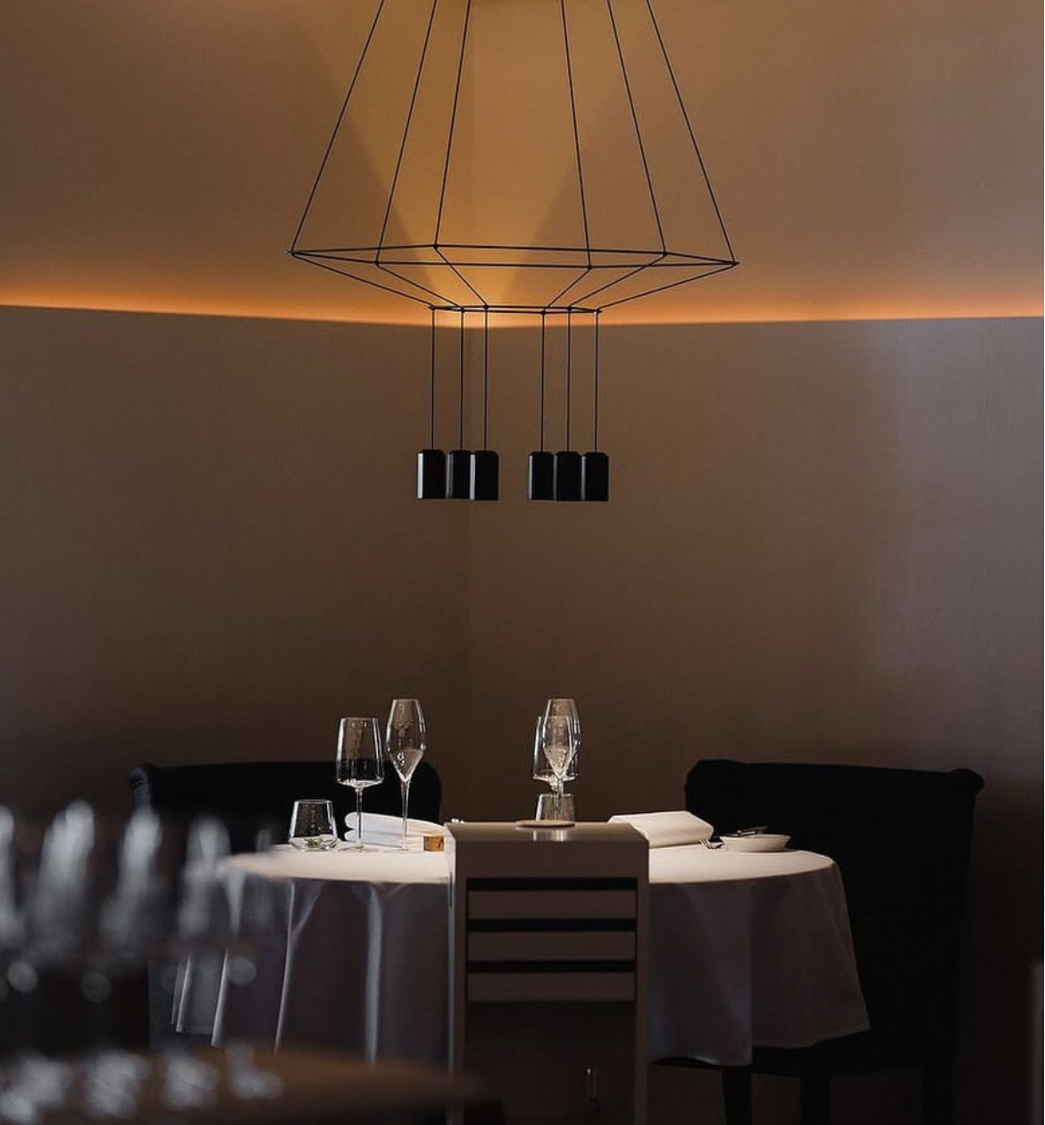 Restaurant — pendant lighting over tables