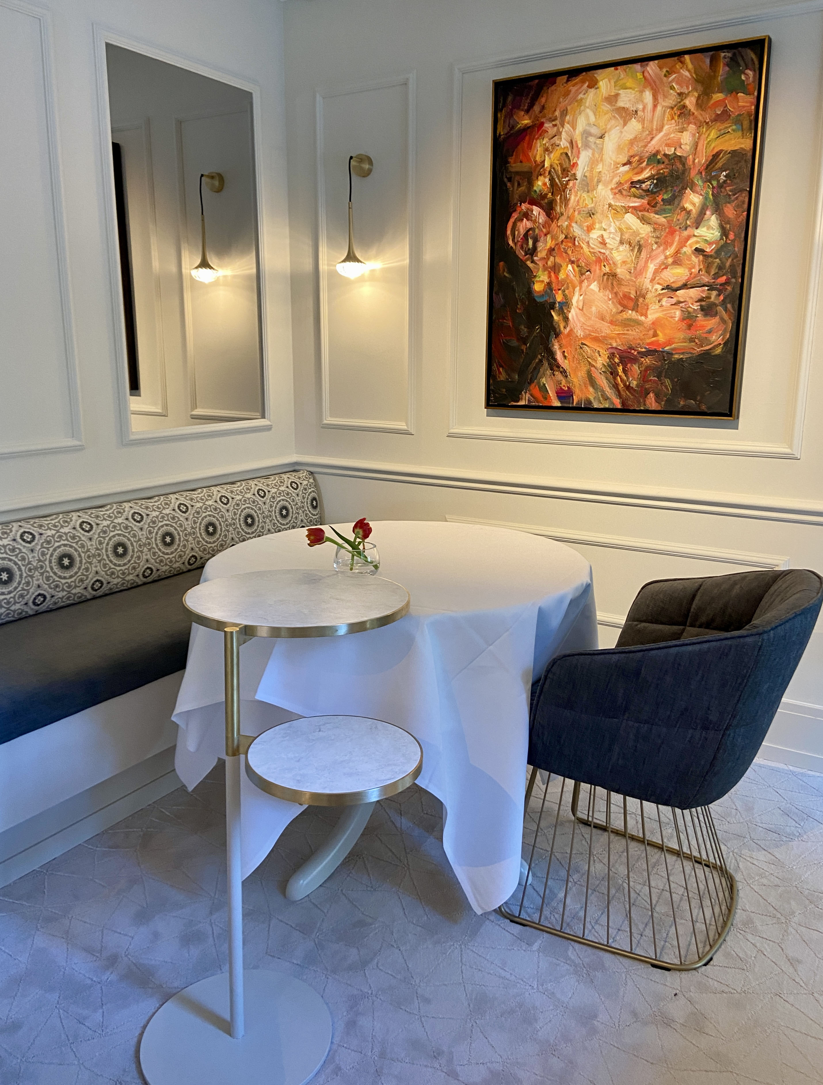 Restaurant corner — painting and gueridon